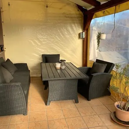 Apartment Airport Road/repter Koezeli Haz Privat Parkoloval