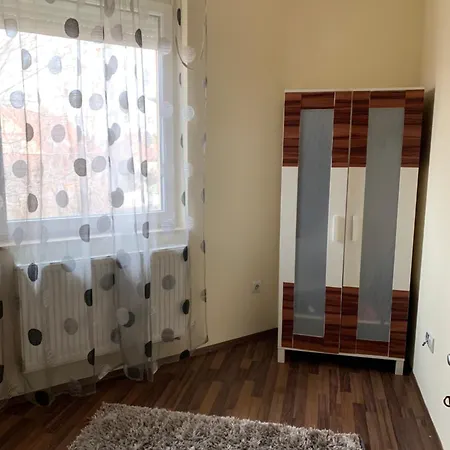 Apartment Airport Road/repter Koezeli Haz Privat Parkoloval