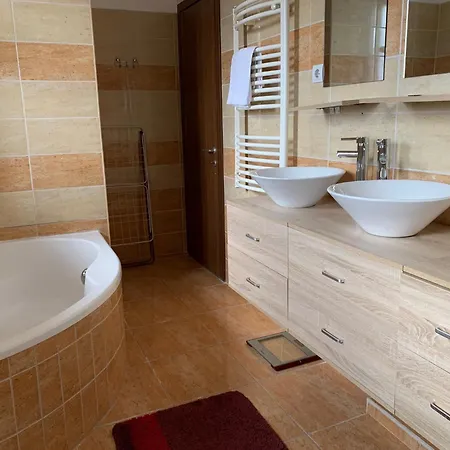 Airport Road/repter Koezeli Haz Privat Parkoloval Apartment *