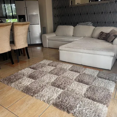 Airport Road/repter Koezeli Haz Privat Parkoloval Apartment