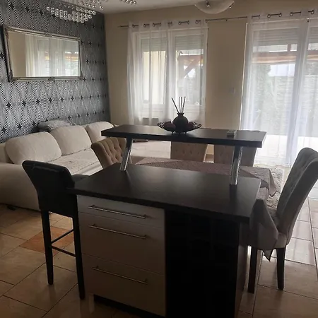 Apartment Airport Road/repter Koezeli Haz Privat Parkoloval Budapest