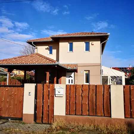 Appartamento Airport Road/reptér Közeli Ház Privát Parkolóval Budapest
